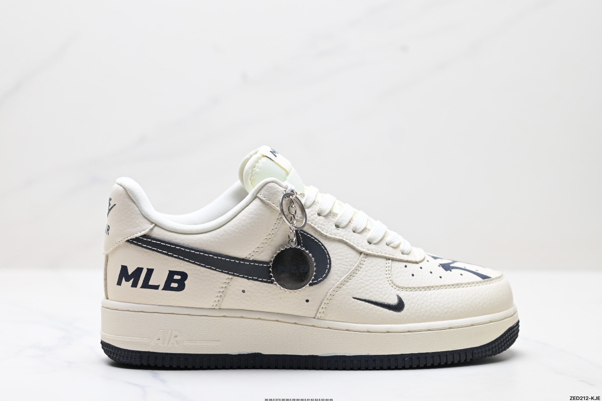270 NIKE AIR FORCE 1‘07   DF0188-051