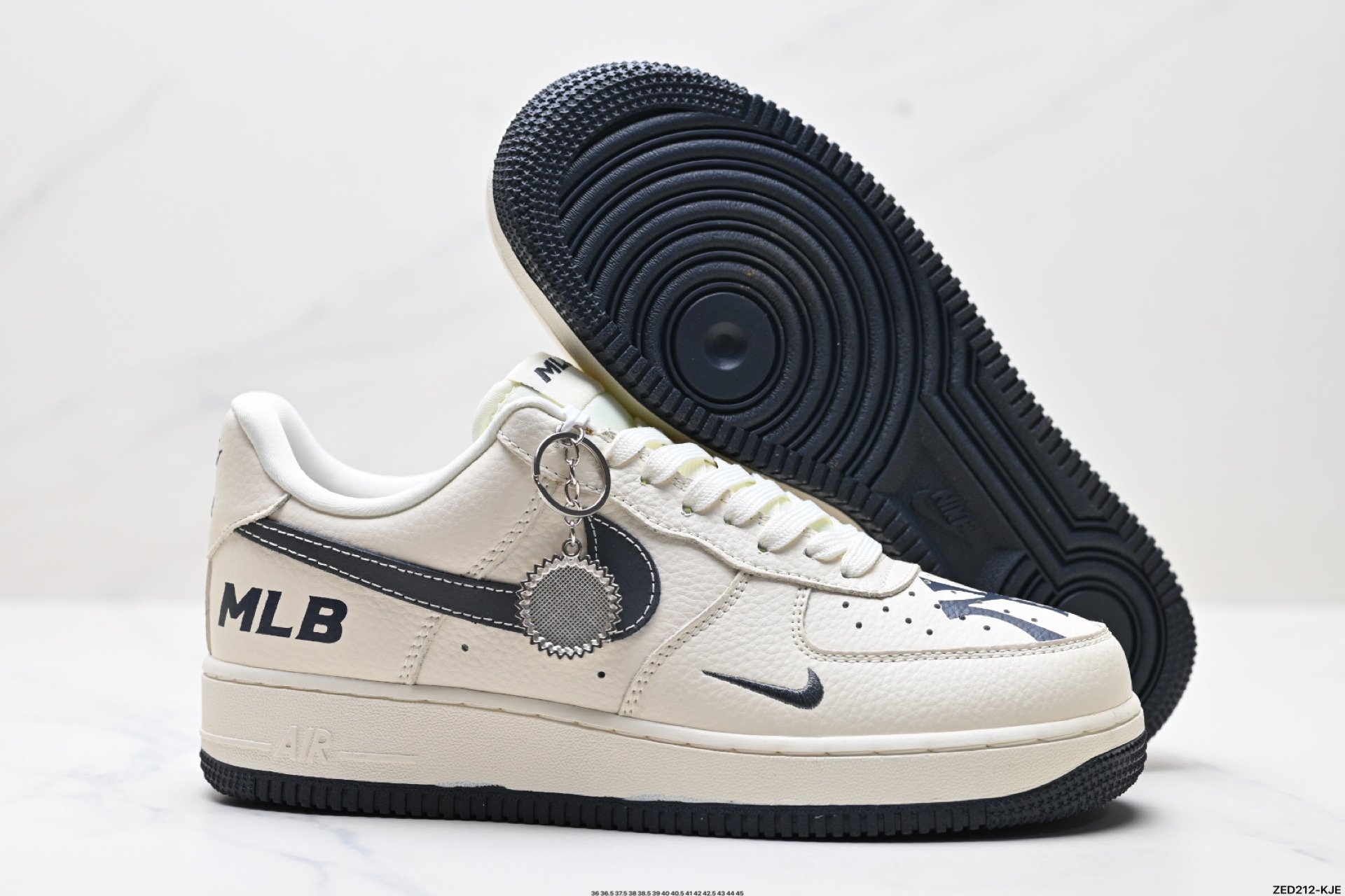 270 NIKE AIR FORCE 1‘07   DF0188-051