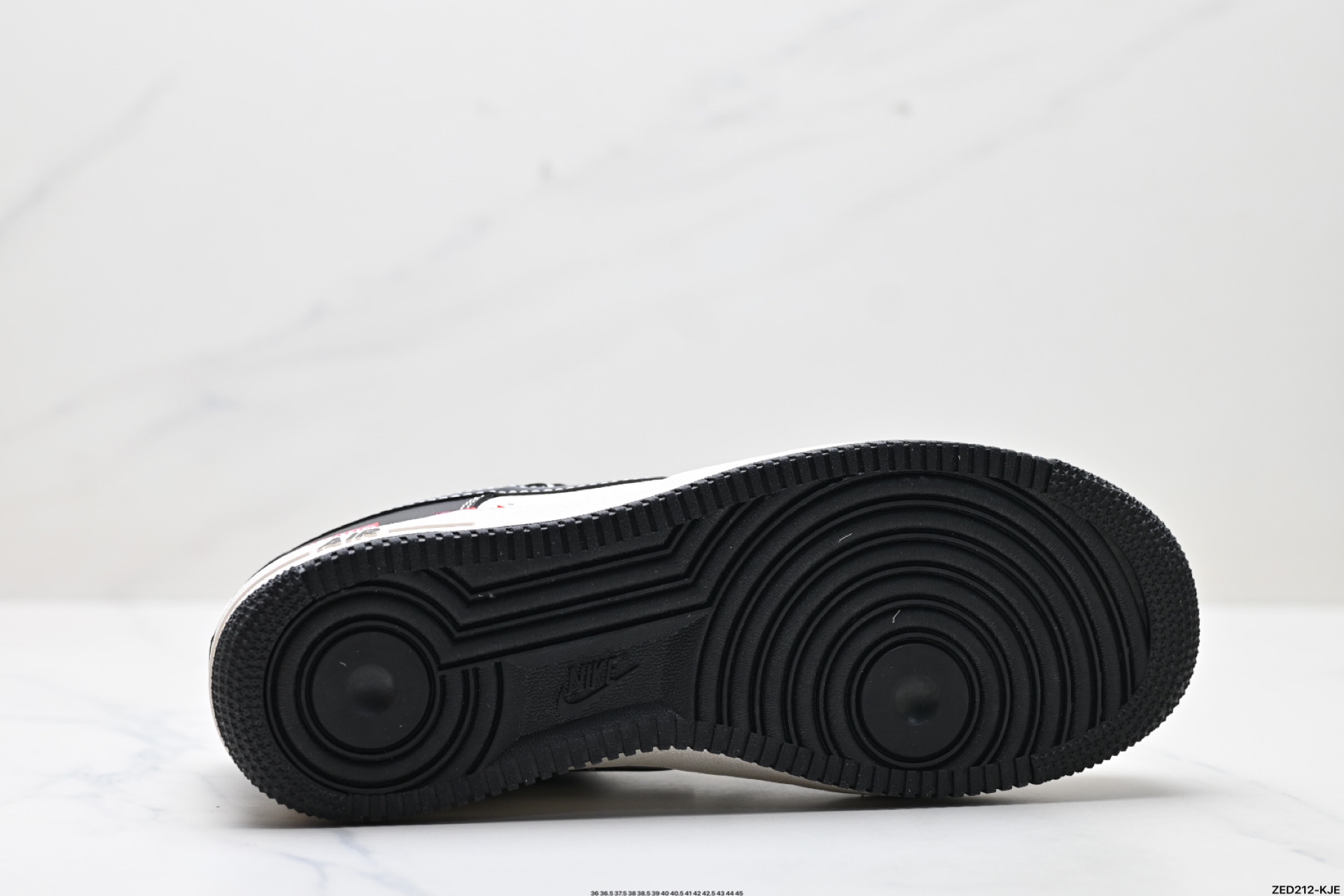 270 NIKE AIR FORCE 1‘07 LV8    HH7518-053