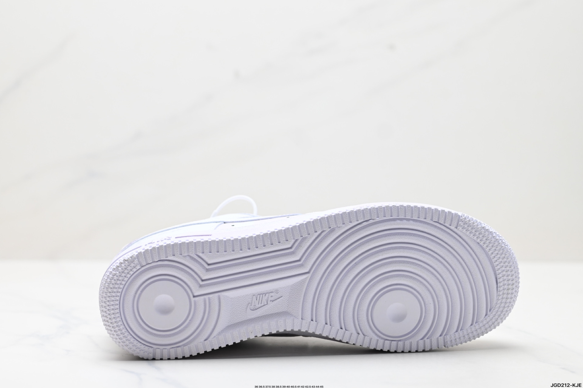 190 NIKE AIR FORCE 1‘07  CW2288-111