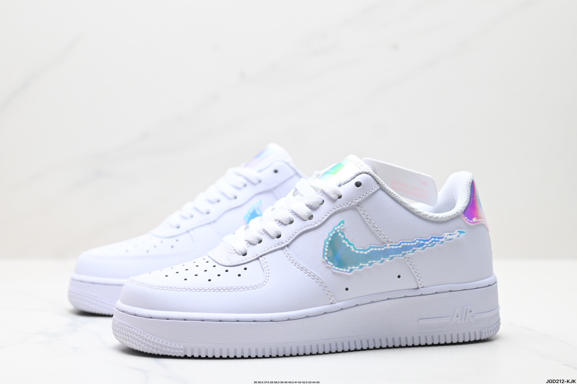 190 NIKE AIR FORCE 1‘07 LV8  CV1699-100