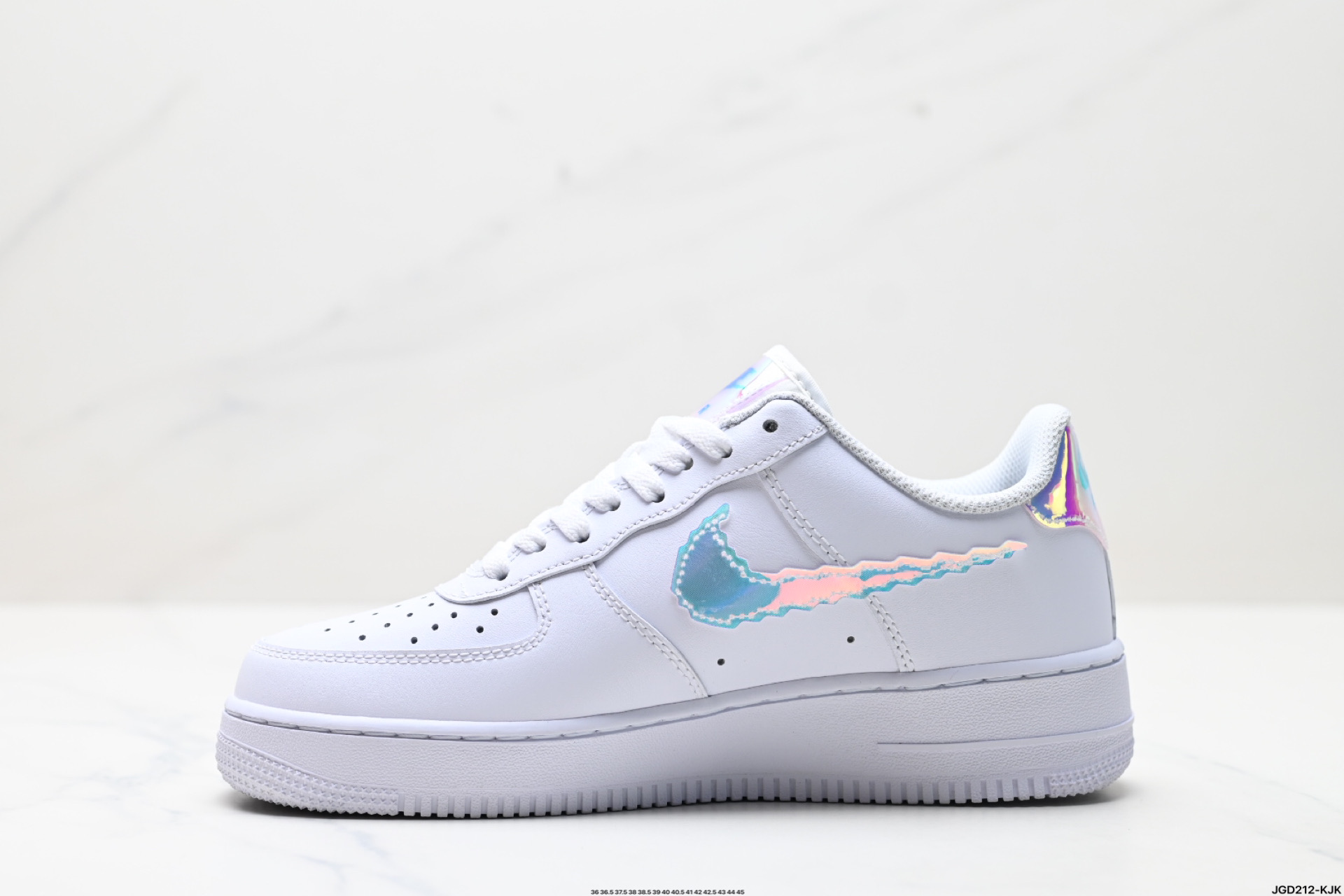 190 NIKE AIR FORCE 1‘07 LV8  CV1699-100