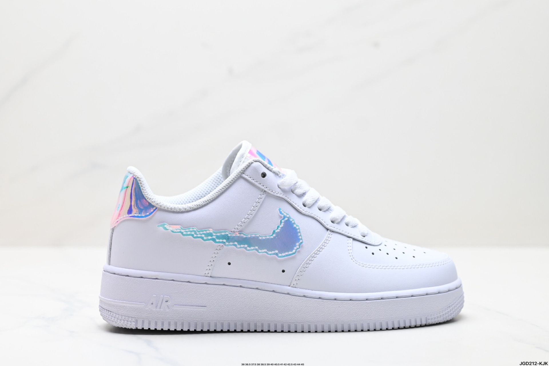 190 NIKE AIR FORCE 1‘07 LV8  CV1699-100