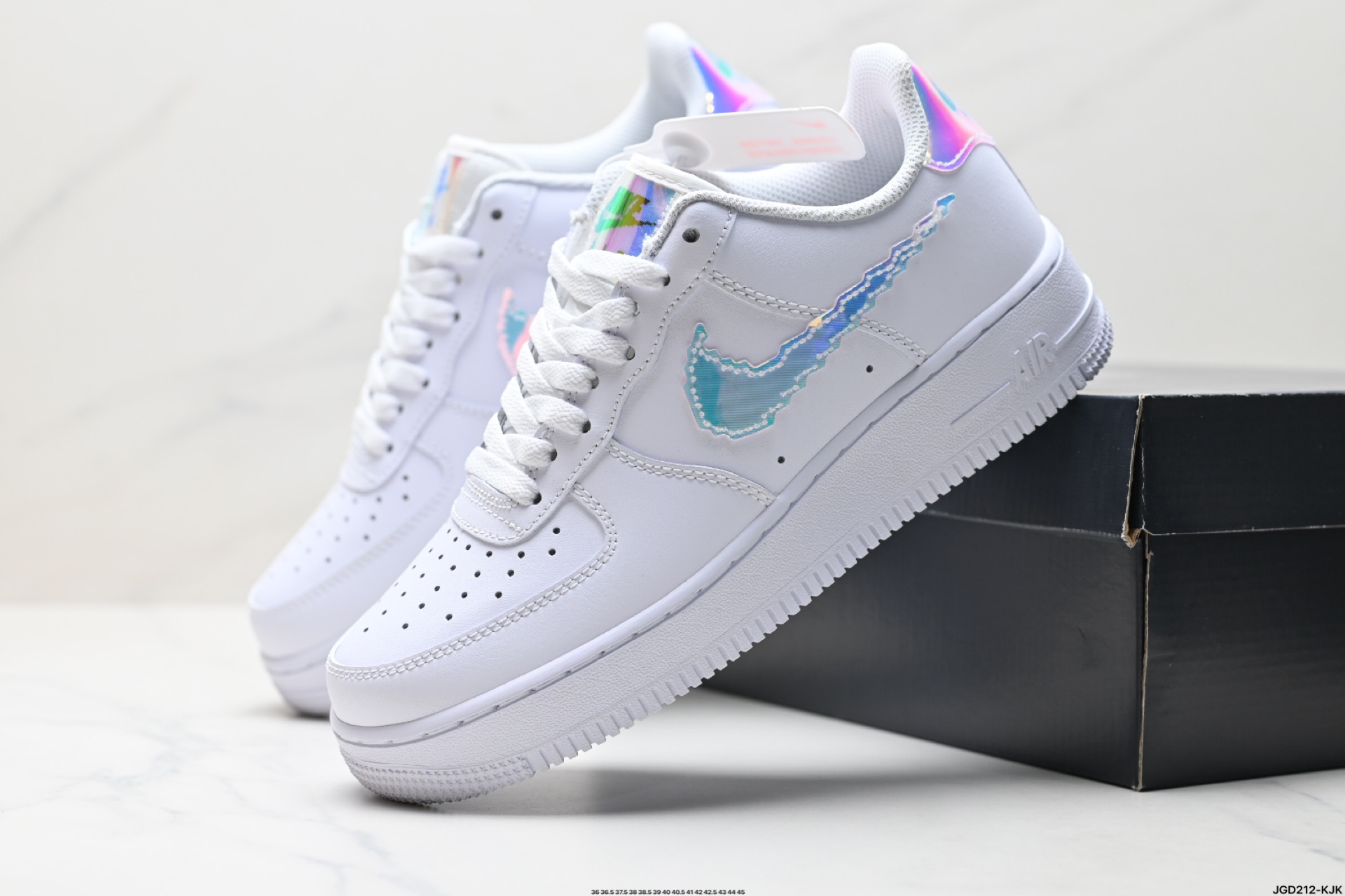 190 NIKE AIR FORCE 1‘07 LV8  CV1699-100