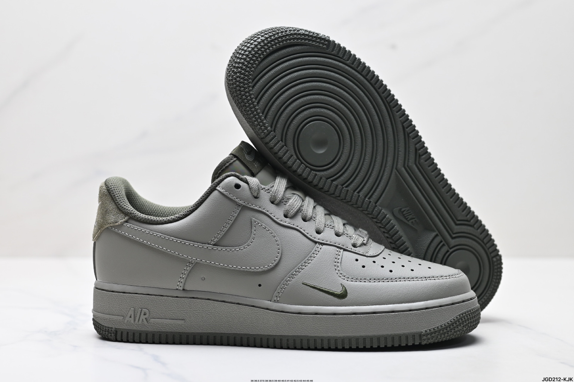 190 NIKE AIR FORCE 1‘07 LV8  HM9483-300