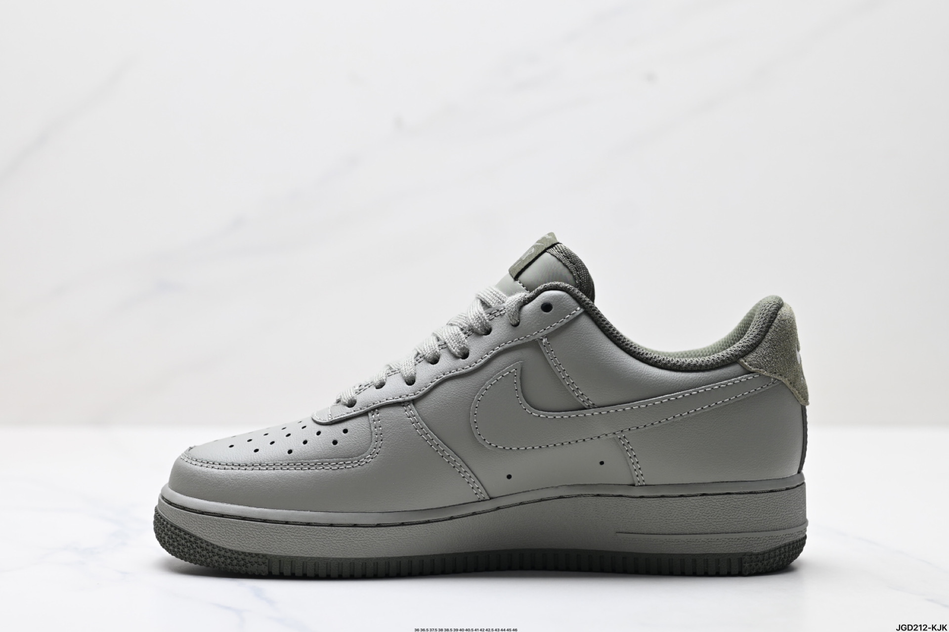 190 NIKE AIR FORCE 1‘07 LV8  HM9483-300