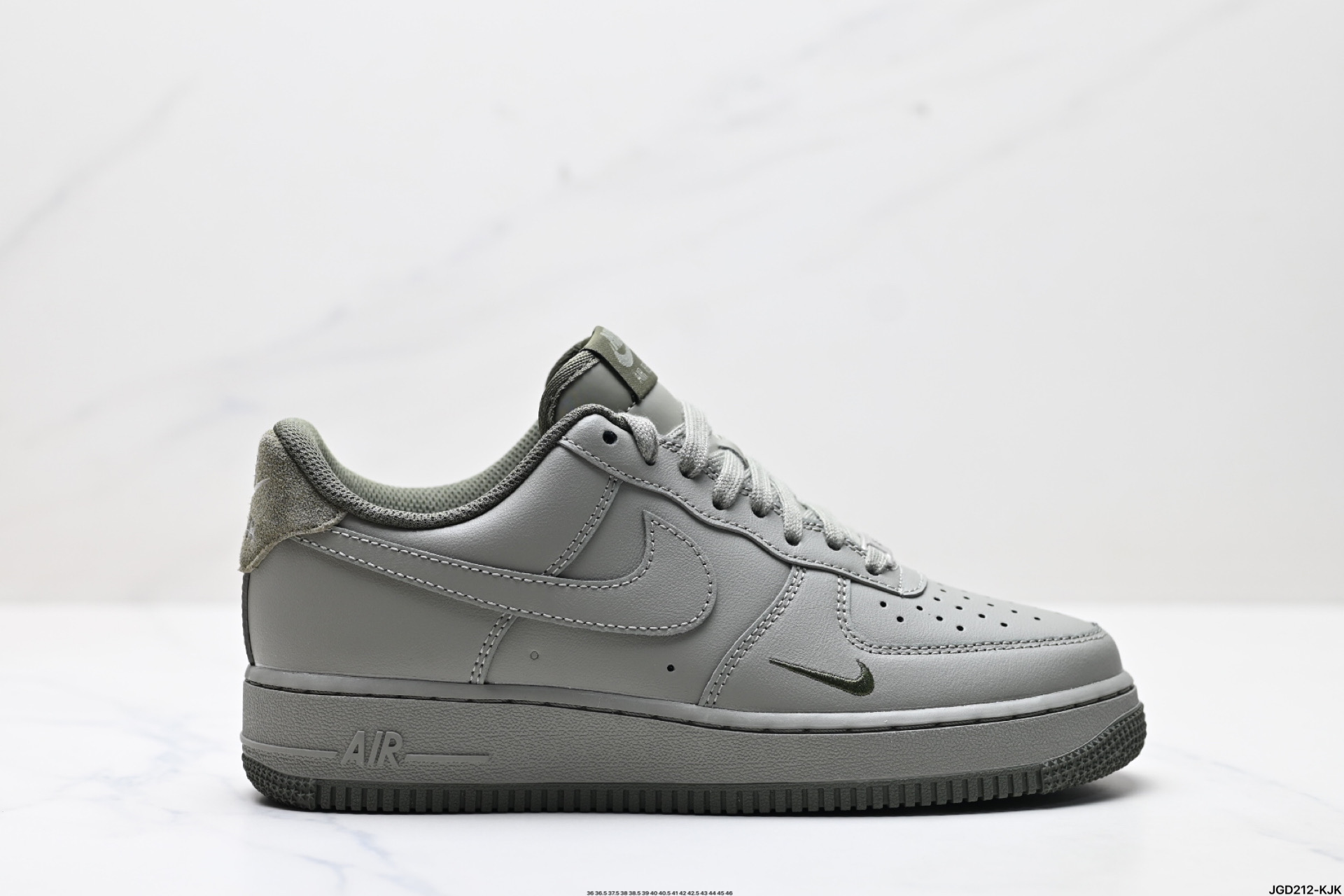 190 NIKE AIR FORCE 1‘07 LV8  HM9483-300