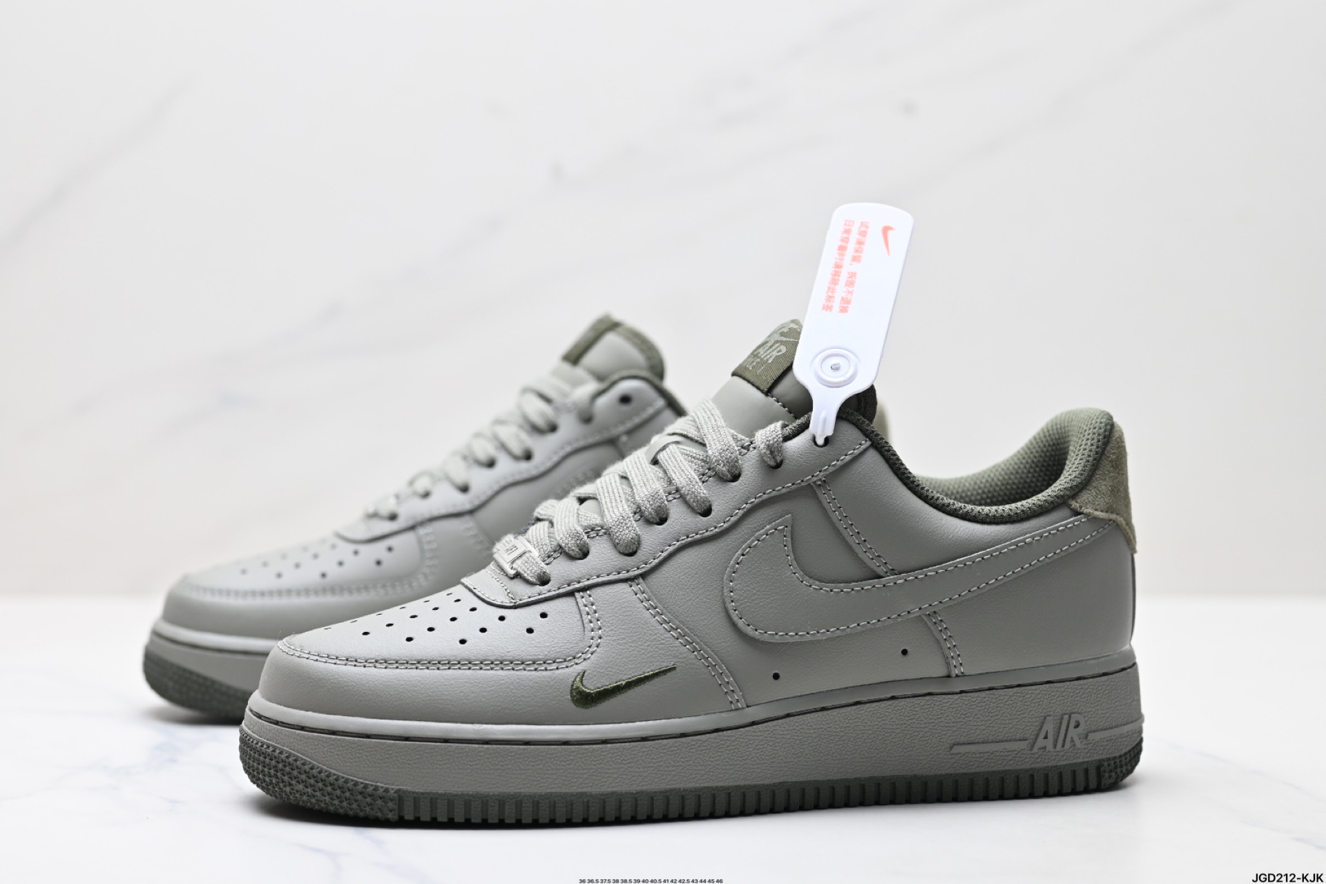 190 NIKE AIR FORCE 1‘07 LV8  HM9483-300