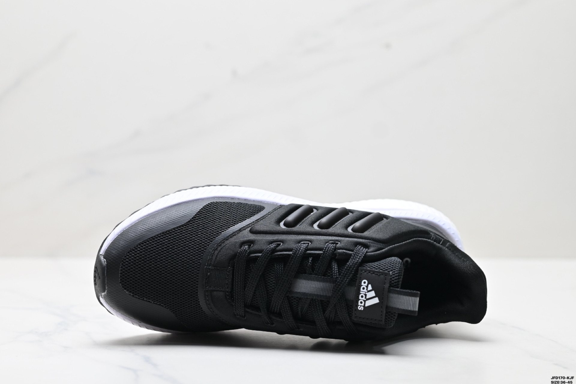 180 Adidas X_Plrphase 低帮运动鞋 外底延续 Boost 系列鞋款经典的镂空设计   ID2715