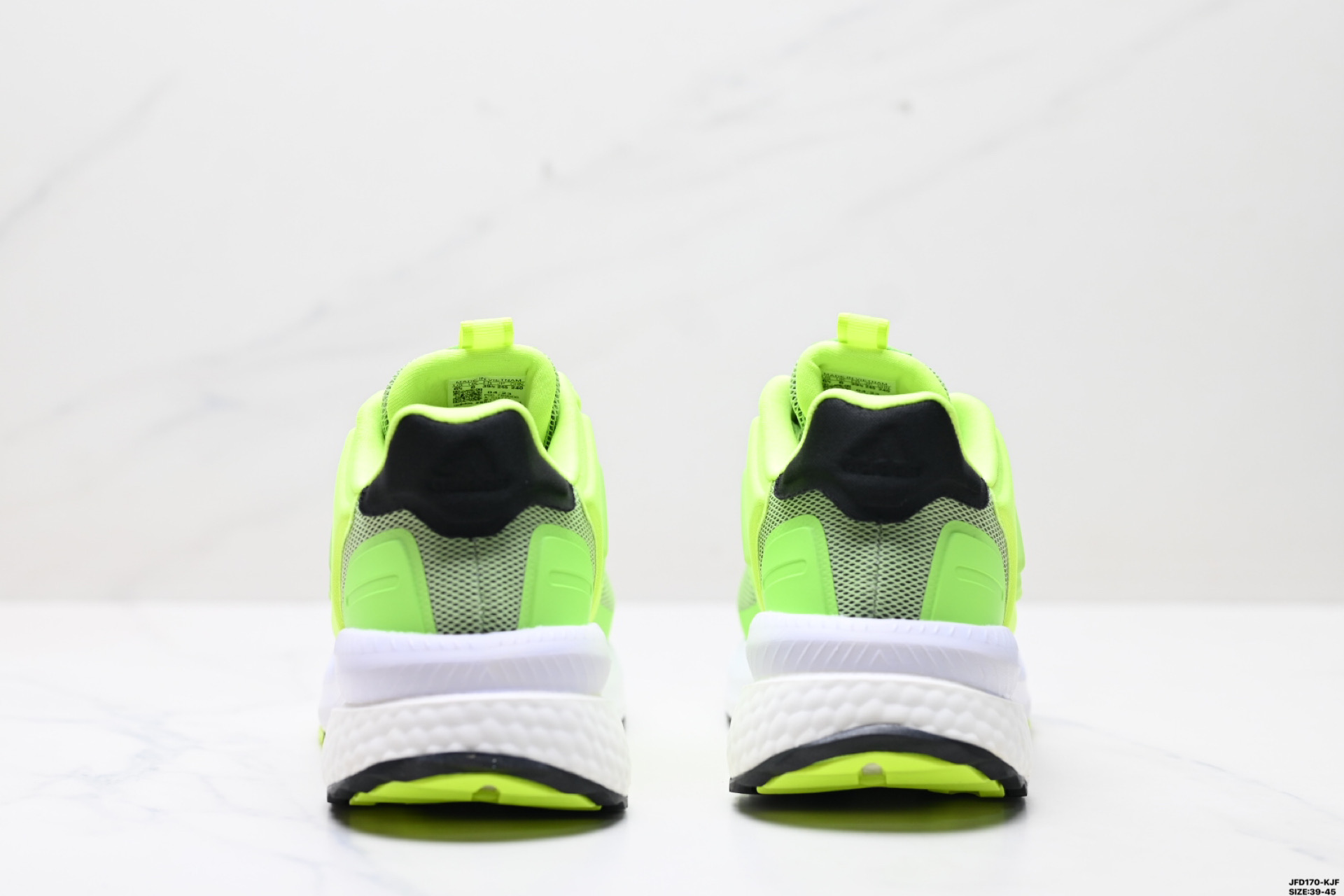 180 Adidas X_Plrphase 低帮运动鞋 外底延续 Boost 系列鞋款经典的镂空设计 IG4772