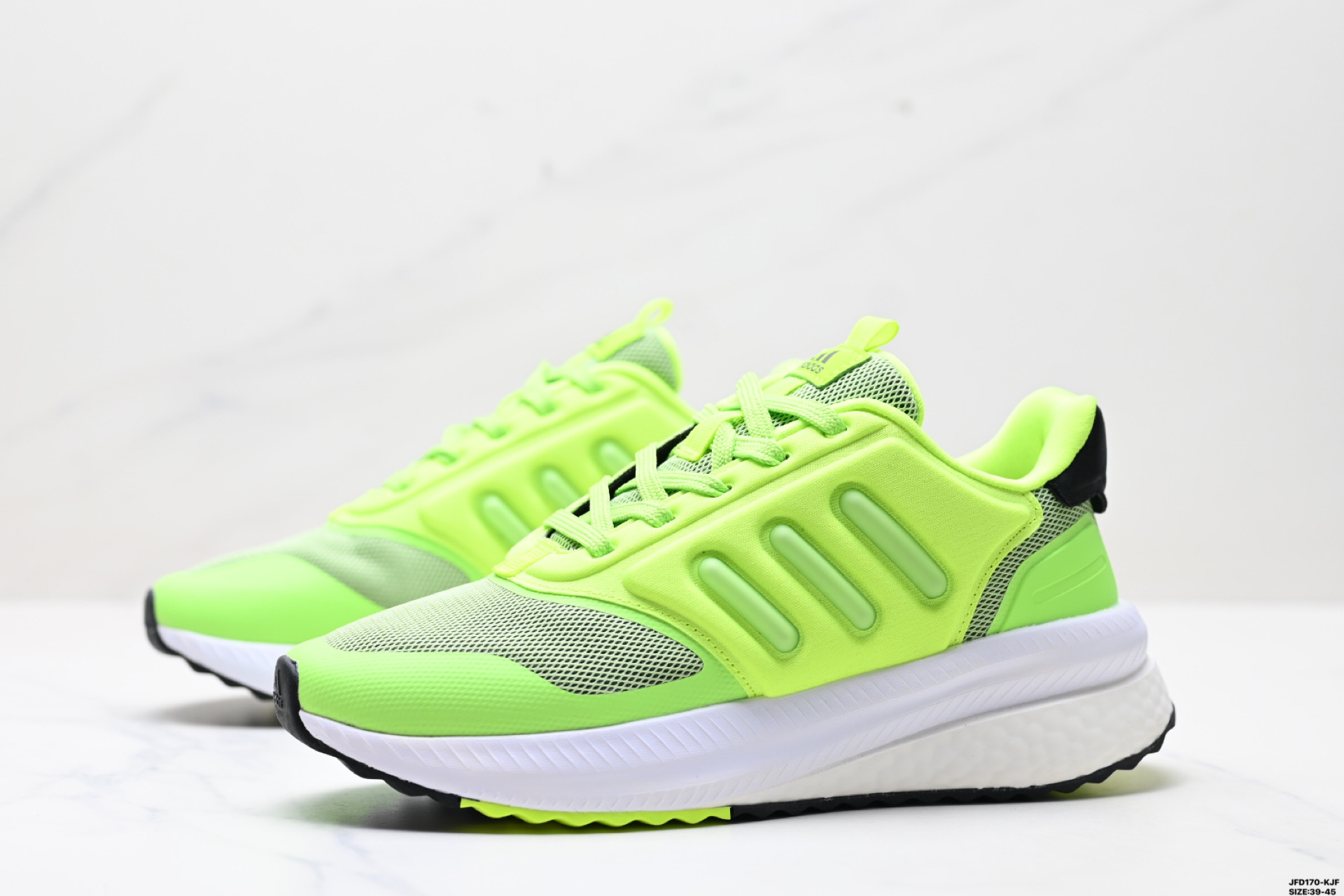 180 Adidas X_Plrphase 低帮运动鞋 外底延续 Boost 系列鞋款经典的镂空设计 IG4772