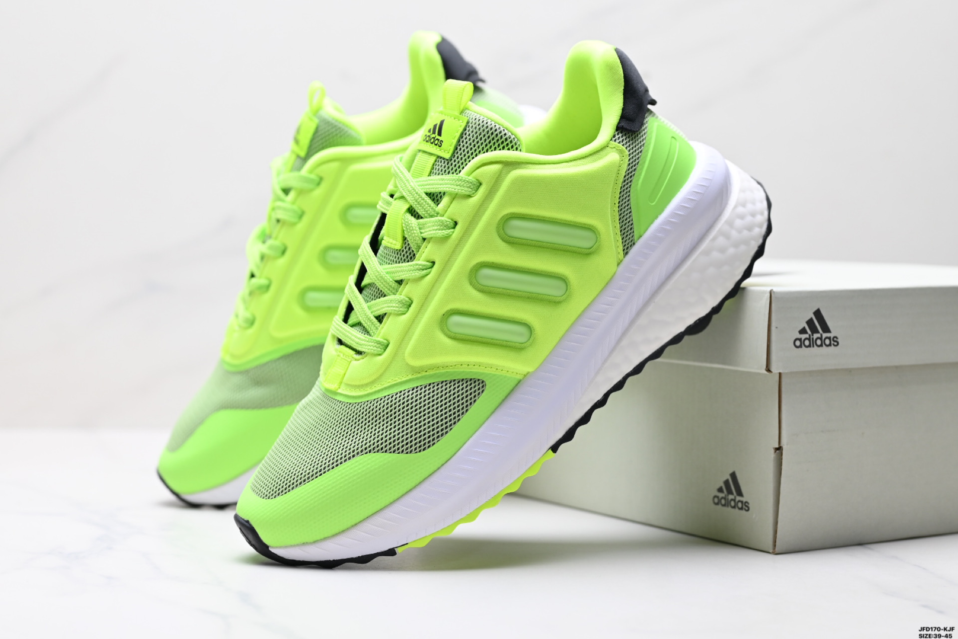 180 Adidas X_Plrphase 低帮运动鞋 外底延续 Boost 系列鞋款经典的镂空设计 IG4772