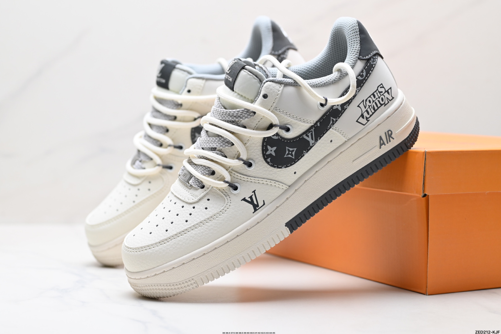 270 NIKE AIR FORCE 1‘07   DM6868-063