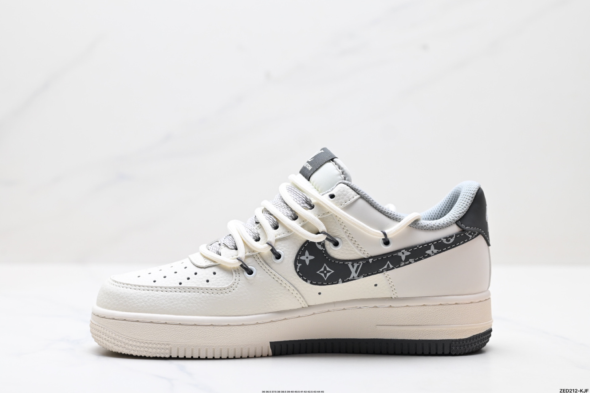 270 NIKE AIR FORCE 1‘07   DM6868-063
