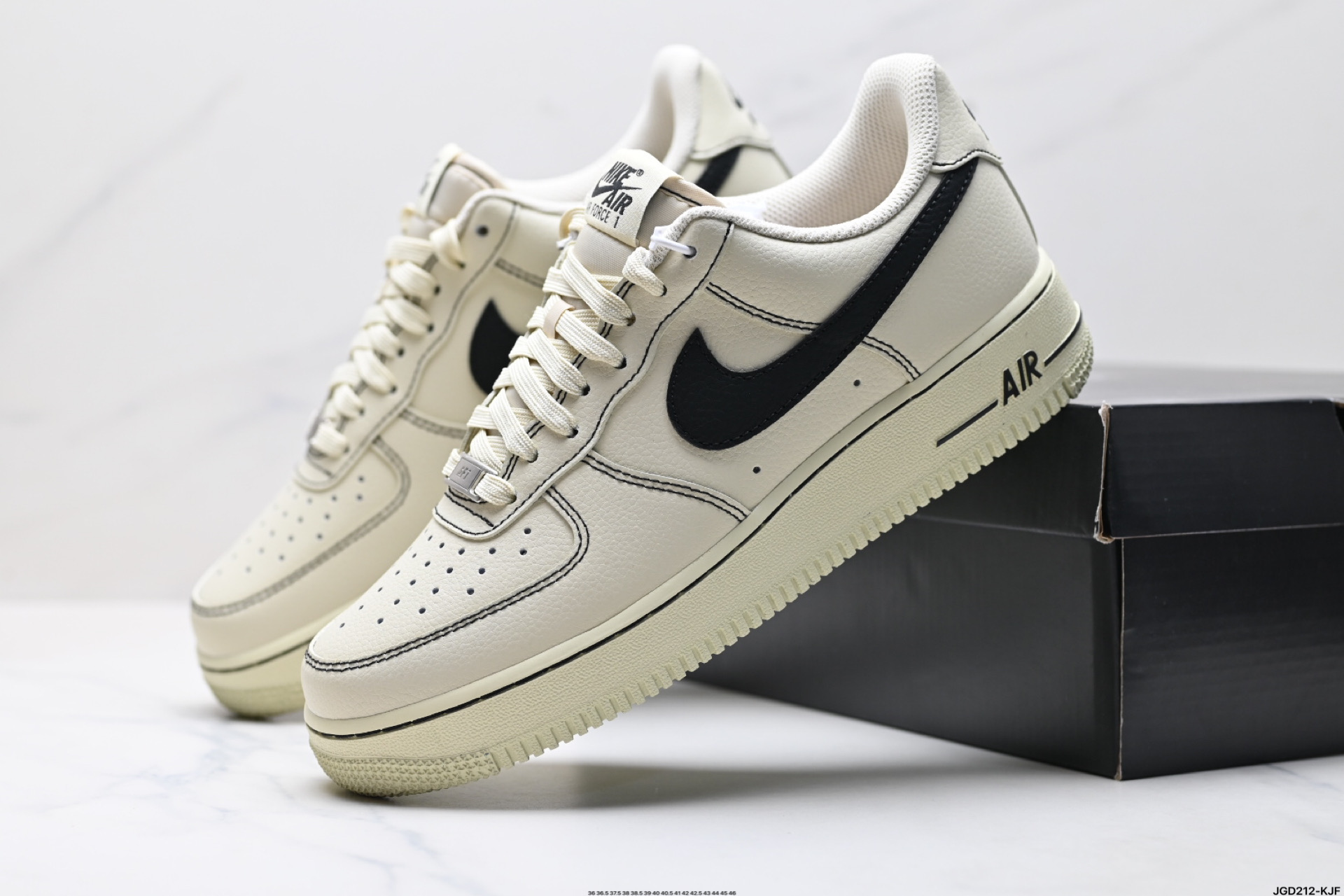190 NIKE AIR FORCE 1‘07 LV8   HQ2037-200