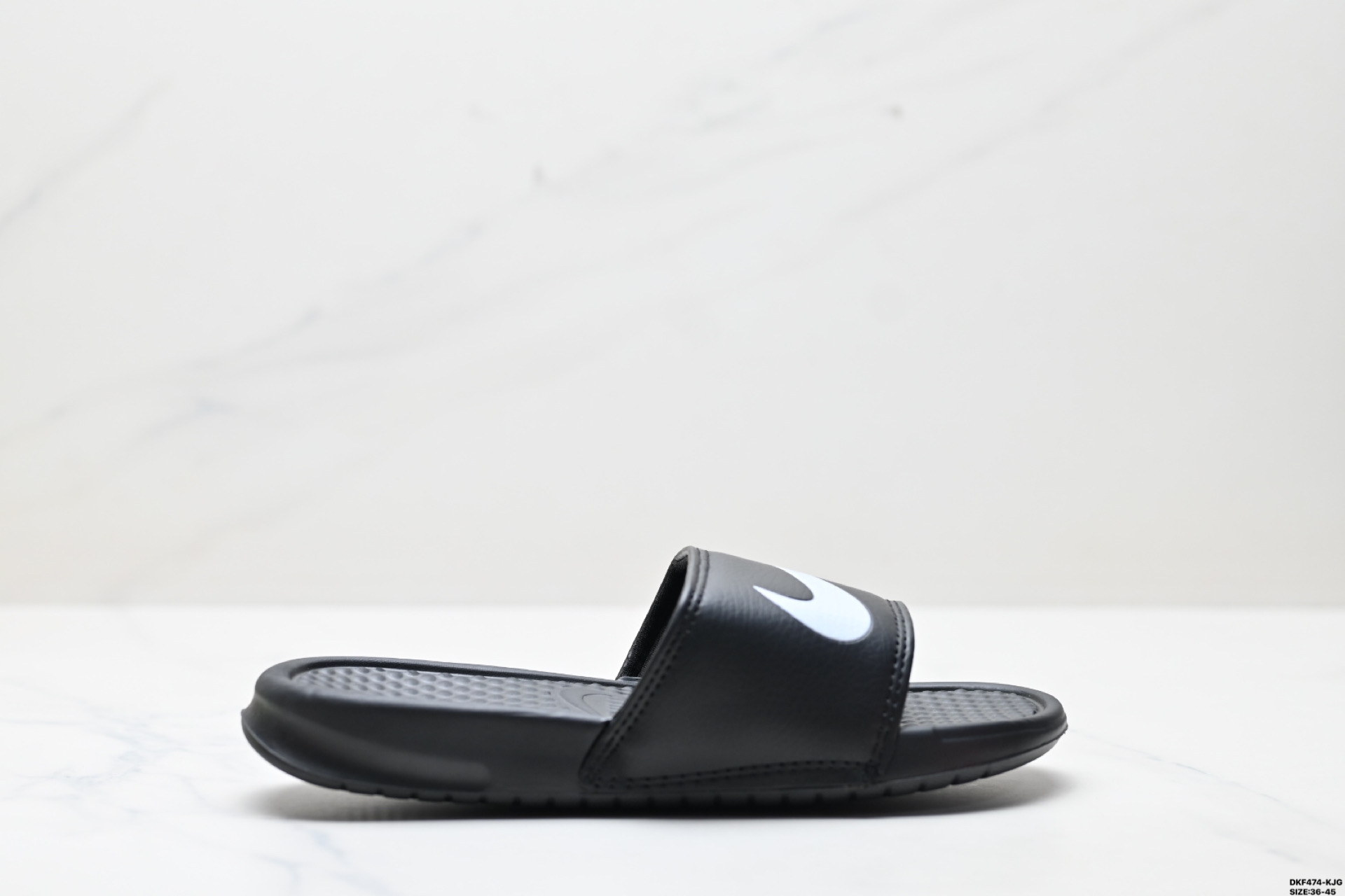 65 NIKE BENASSI SWOOSH 耐克 生活百搭  夏季沙滩拖鞋  666089-118