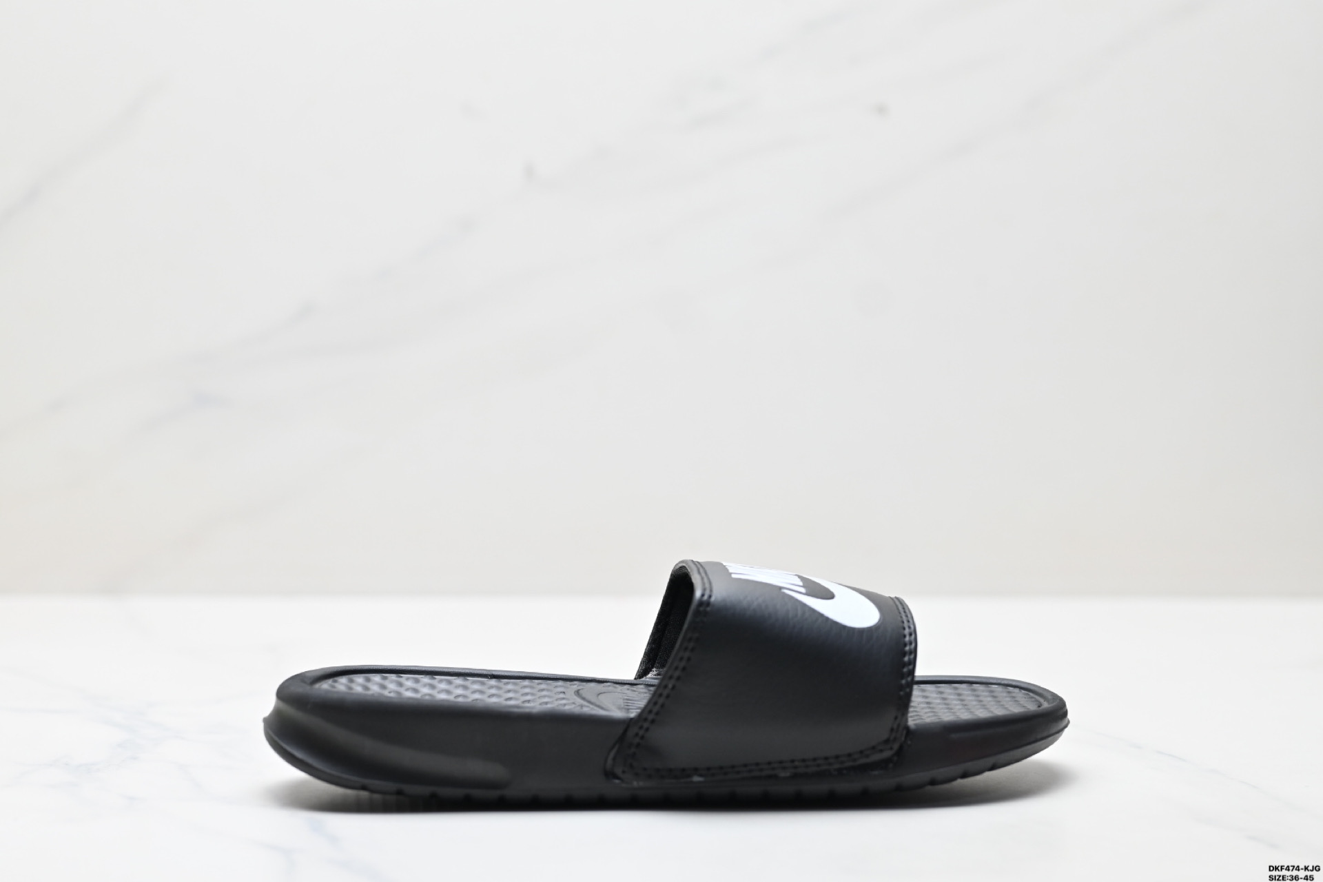 65 NIKE BENASSI SWOOSH 耐克 生活百搭  夏季沙滩拖鞋  666089-118