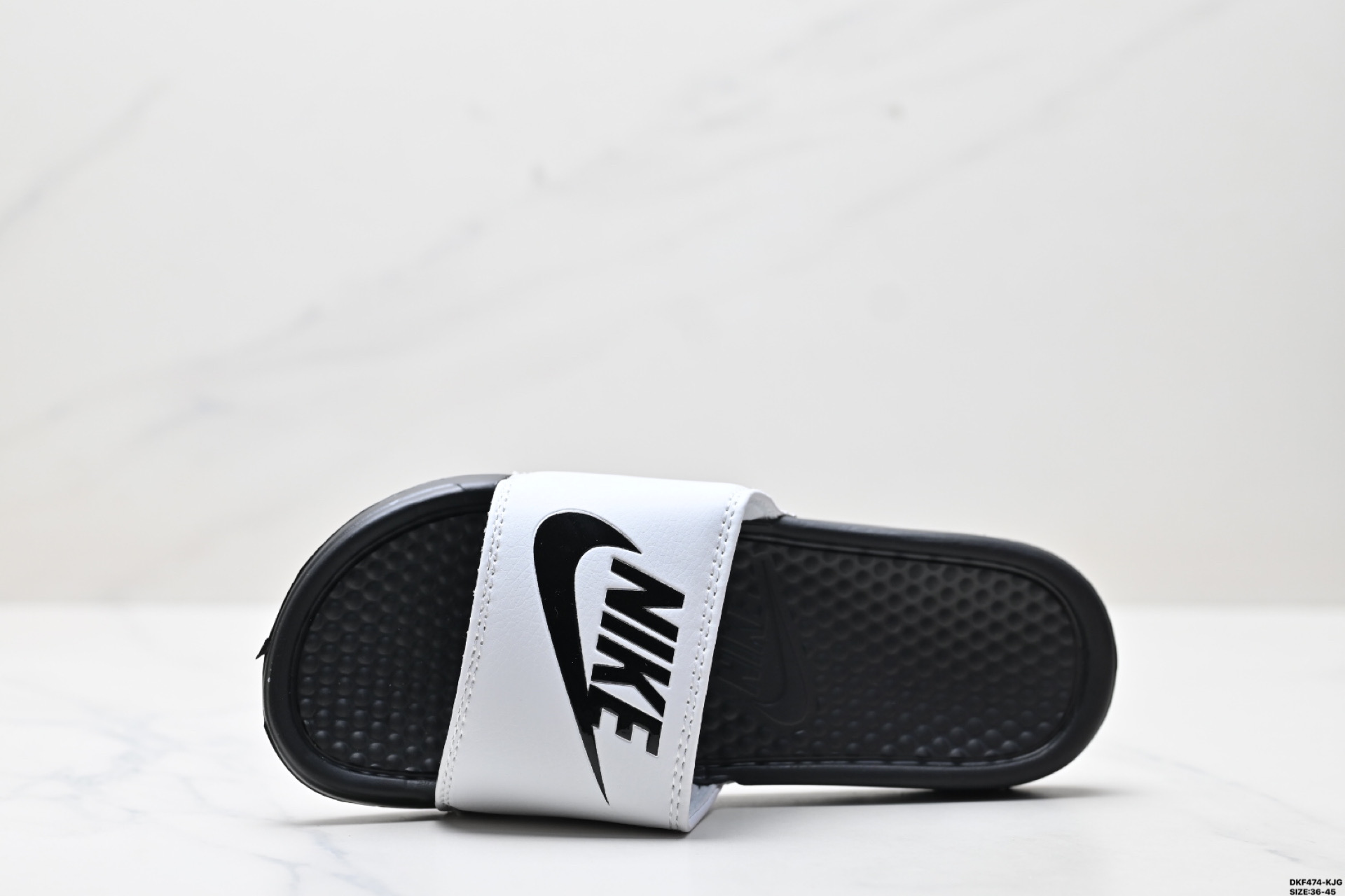 65 NIKE BENASSI SWOOSH 耐克 生活百搭  夏季沙滩拖鞋  666089-118