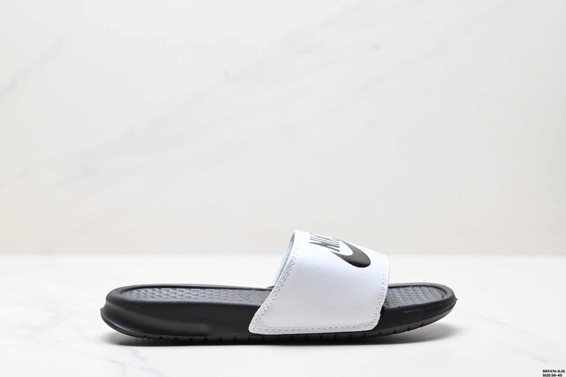 65 NIKE BENASSI SWOOSH 耐克 生活百搭  夏季沙滩拖鞋  666089-118
