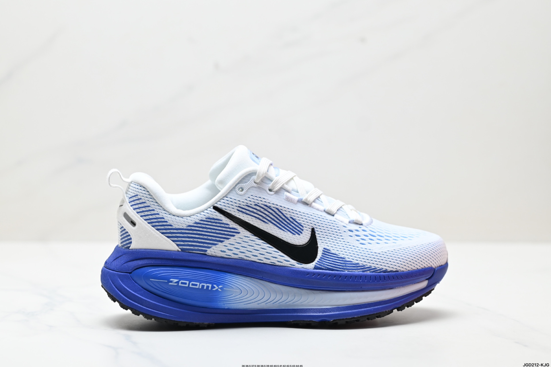 190 Nike VOMERO 18 耐克 舒适减震防滑 低帮跑步鞋  HM6803-104