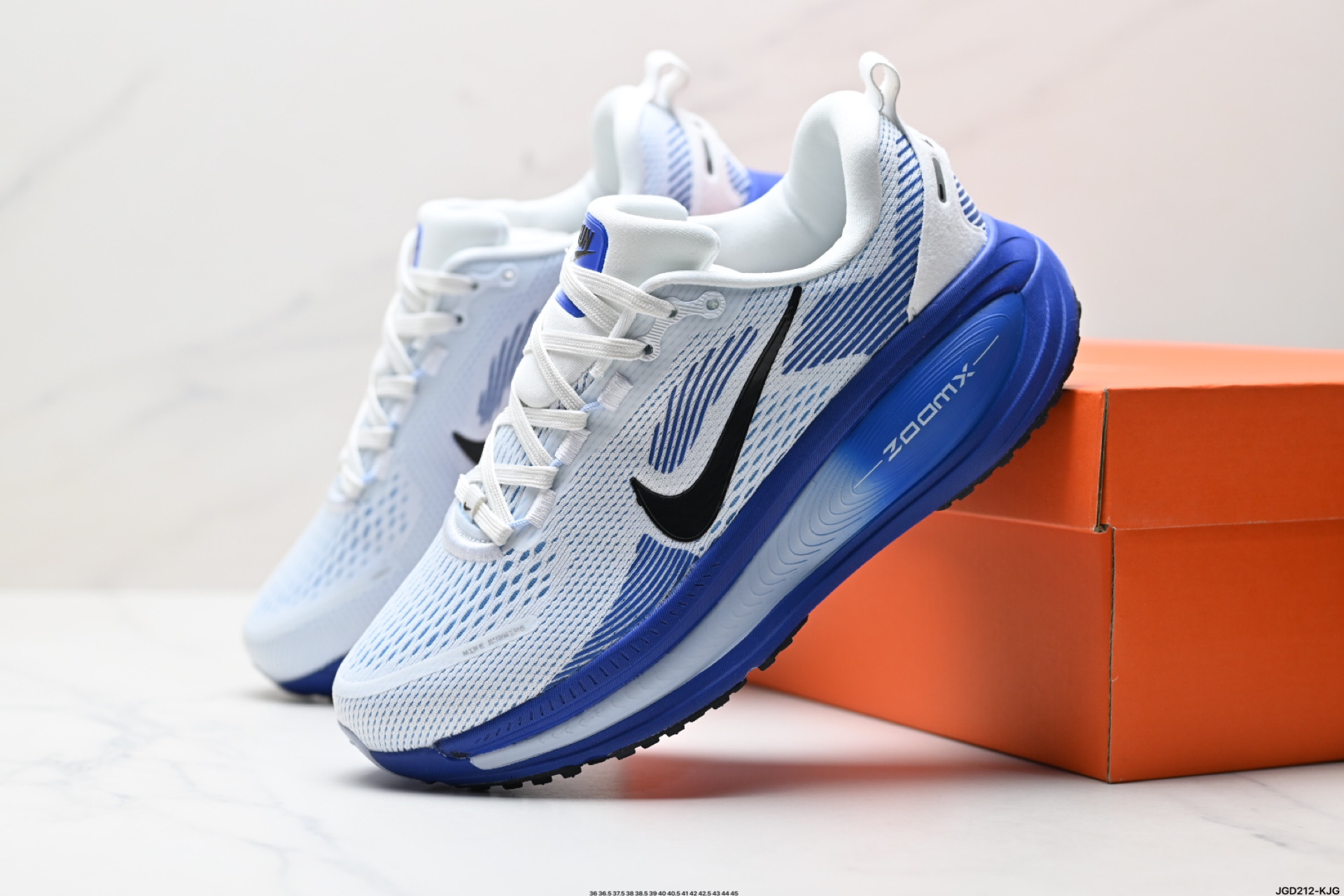 190 Nike VOMERO 18 耐克 舒适减震防滑 低帮跑步鞋  HM6803-104