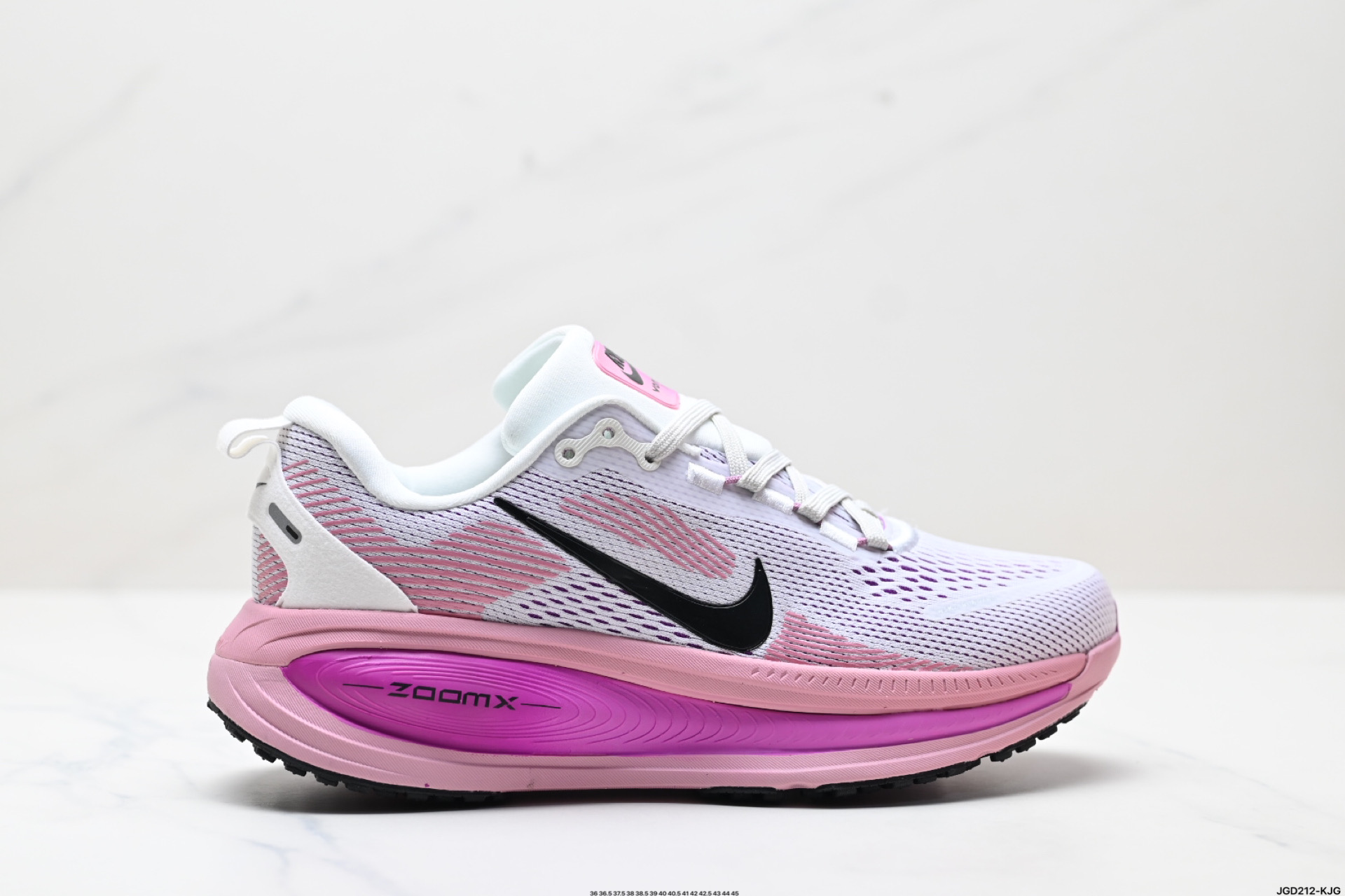 190 Nike VOMERO 18 耐克 舒适减震防滑 低帮跑步鞋  HM6803-104