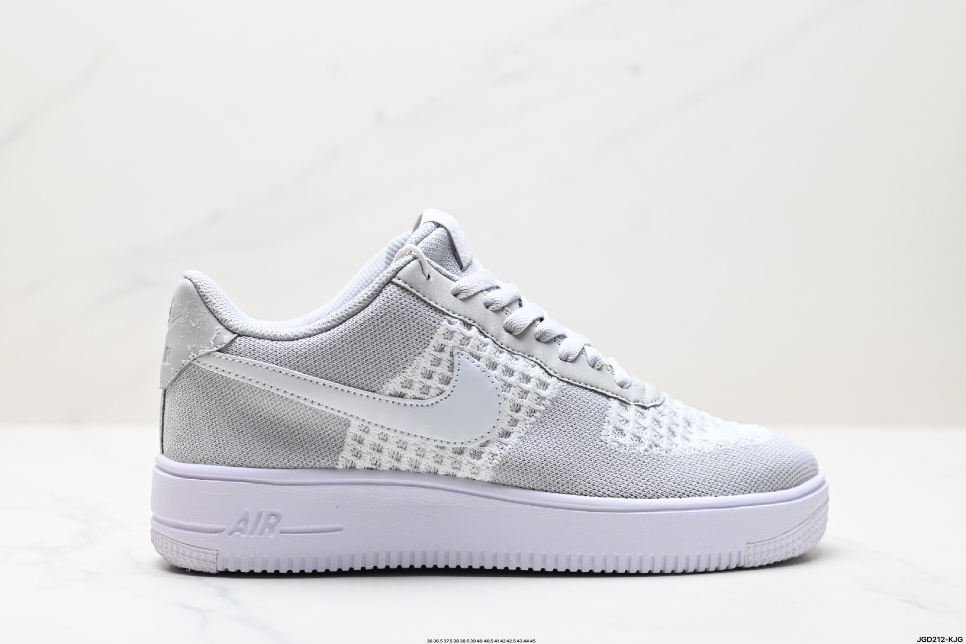 190 NIKE AIR FORCE 1‘07  Cl0051-500