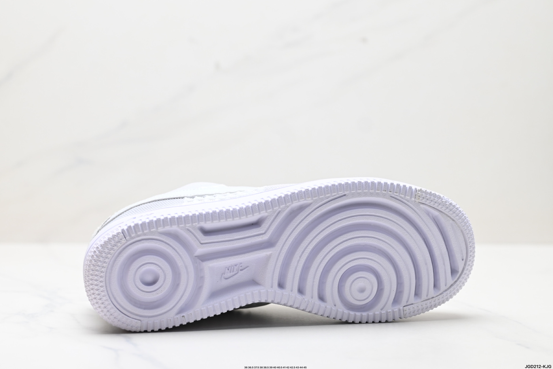 190 NIKE AIR FORCE 1‘07  Cl0051-500
