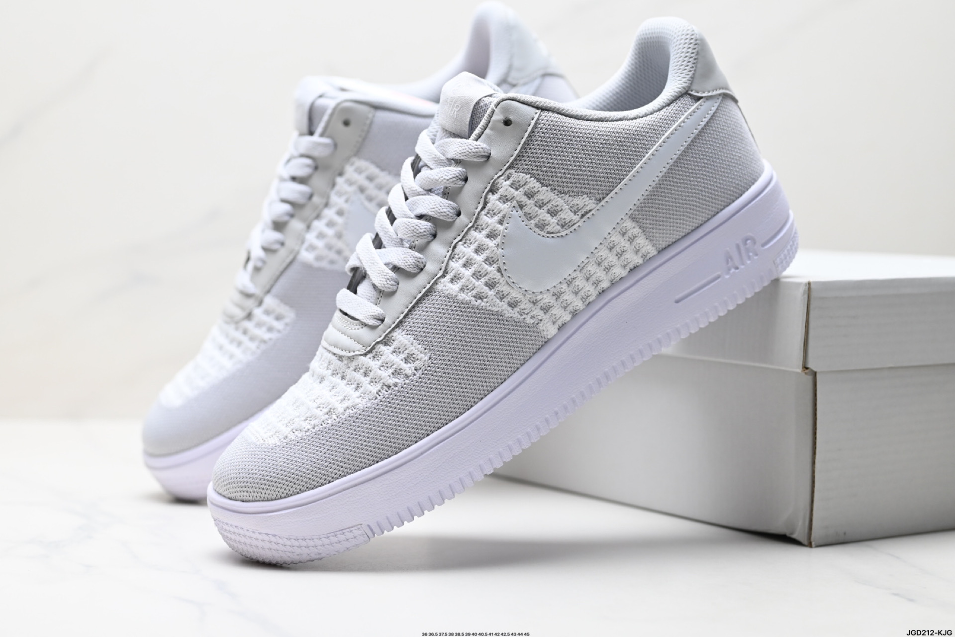 190 NIKE AIR FORCE 1‘07  Cl0051-500