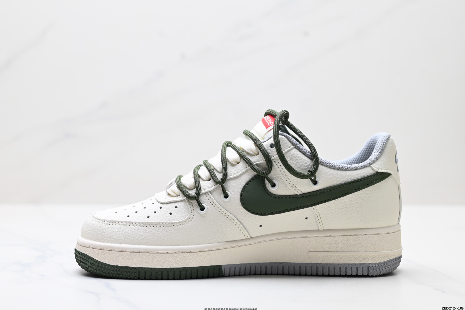 270 NIKE AIR FORCE 1‘07 LV8  DM6868-070