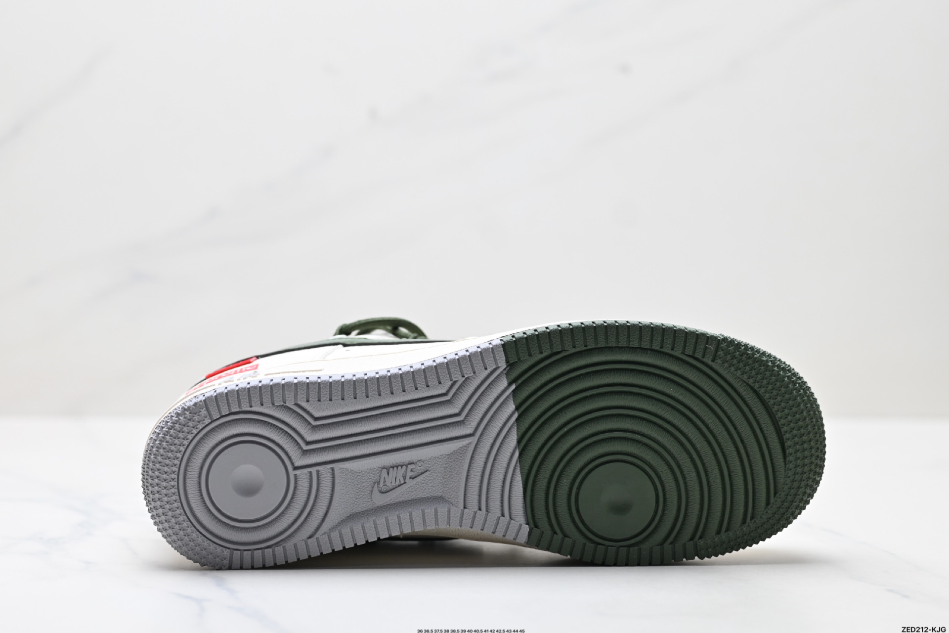 270 NIKE AIR FORCE 1‘07 LV8  DM6868-070