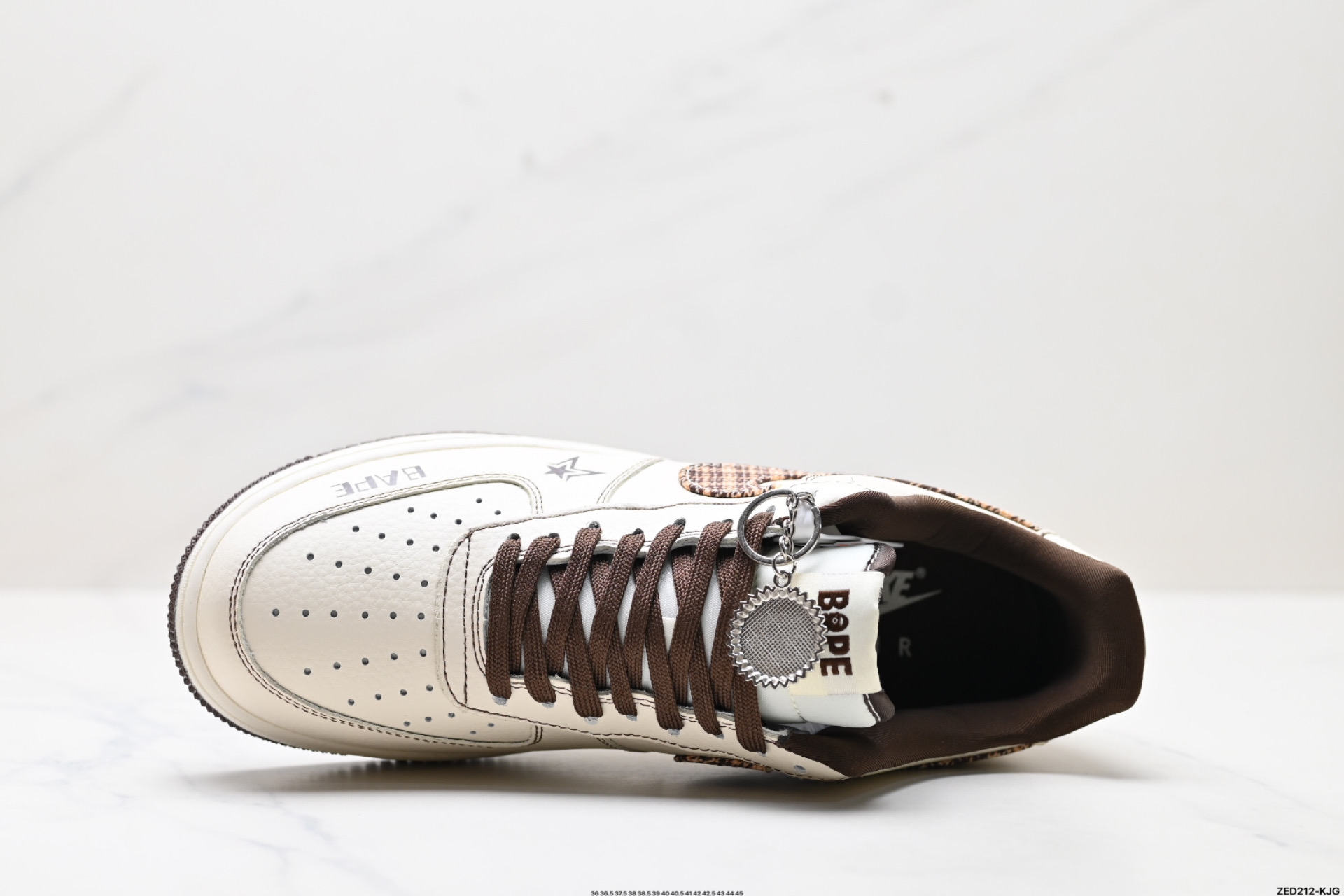 270 NIKE AIR FORCE 1‘07 LV8  DF0188-052