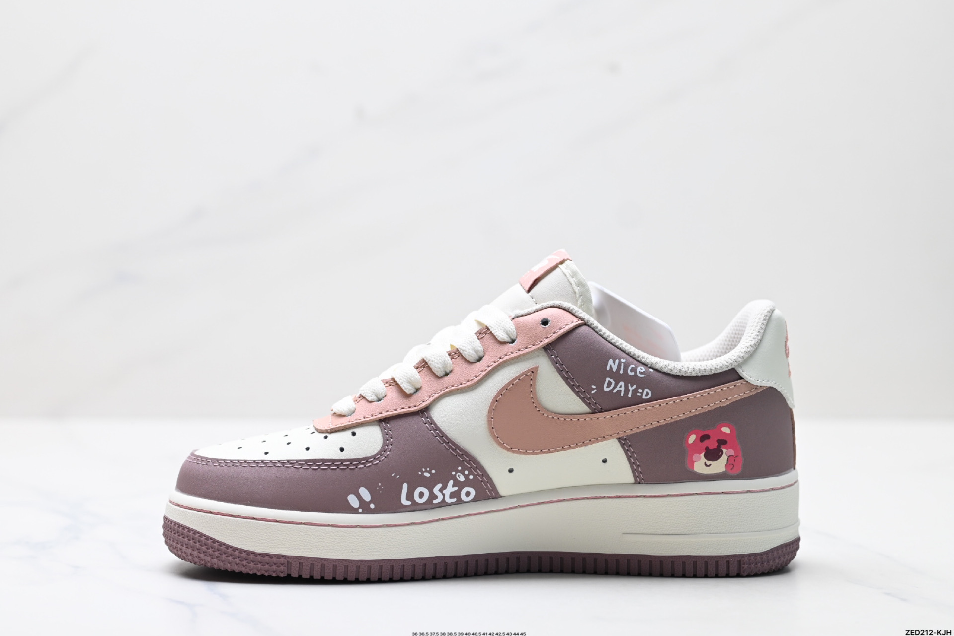 270 NIKE AIR FORCE 1‘07 DB3301-551