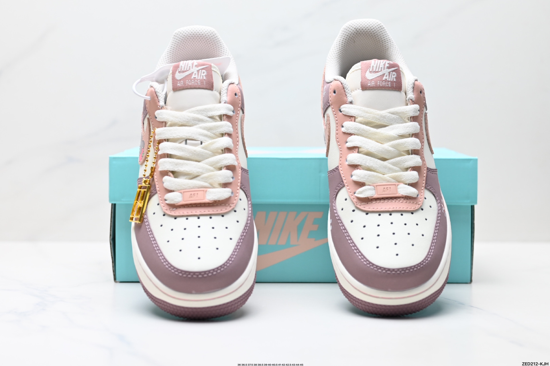 270 NIKE AIR FORCE 1‘07 DB3301-551