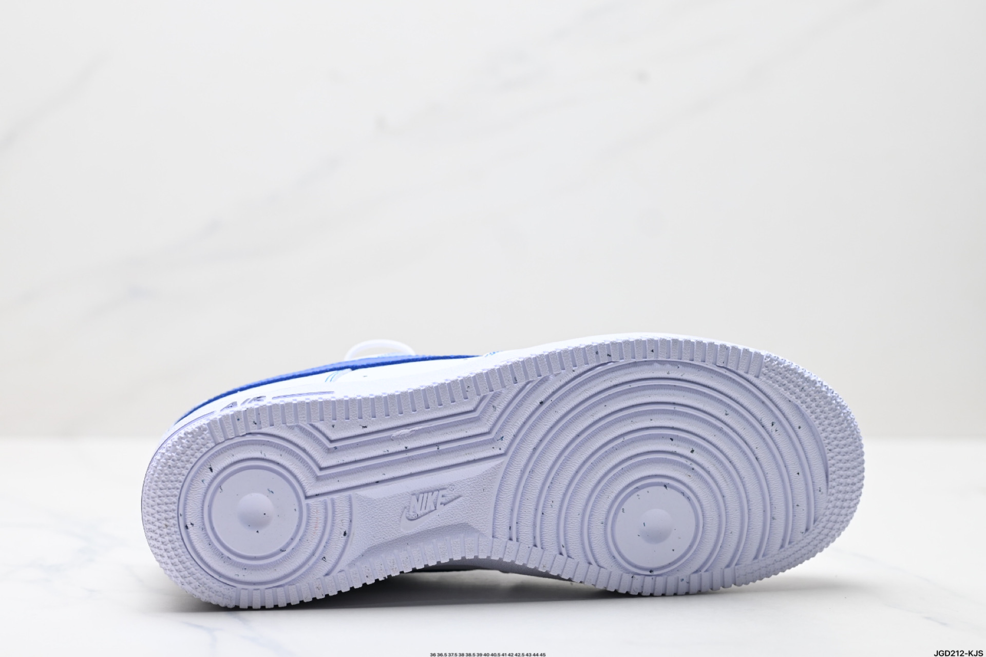 190 NIKE AIR FORCE 1‘07 LV8 HQ2037-100