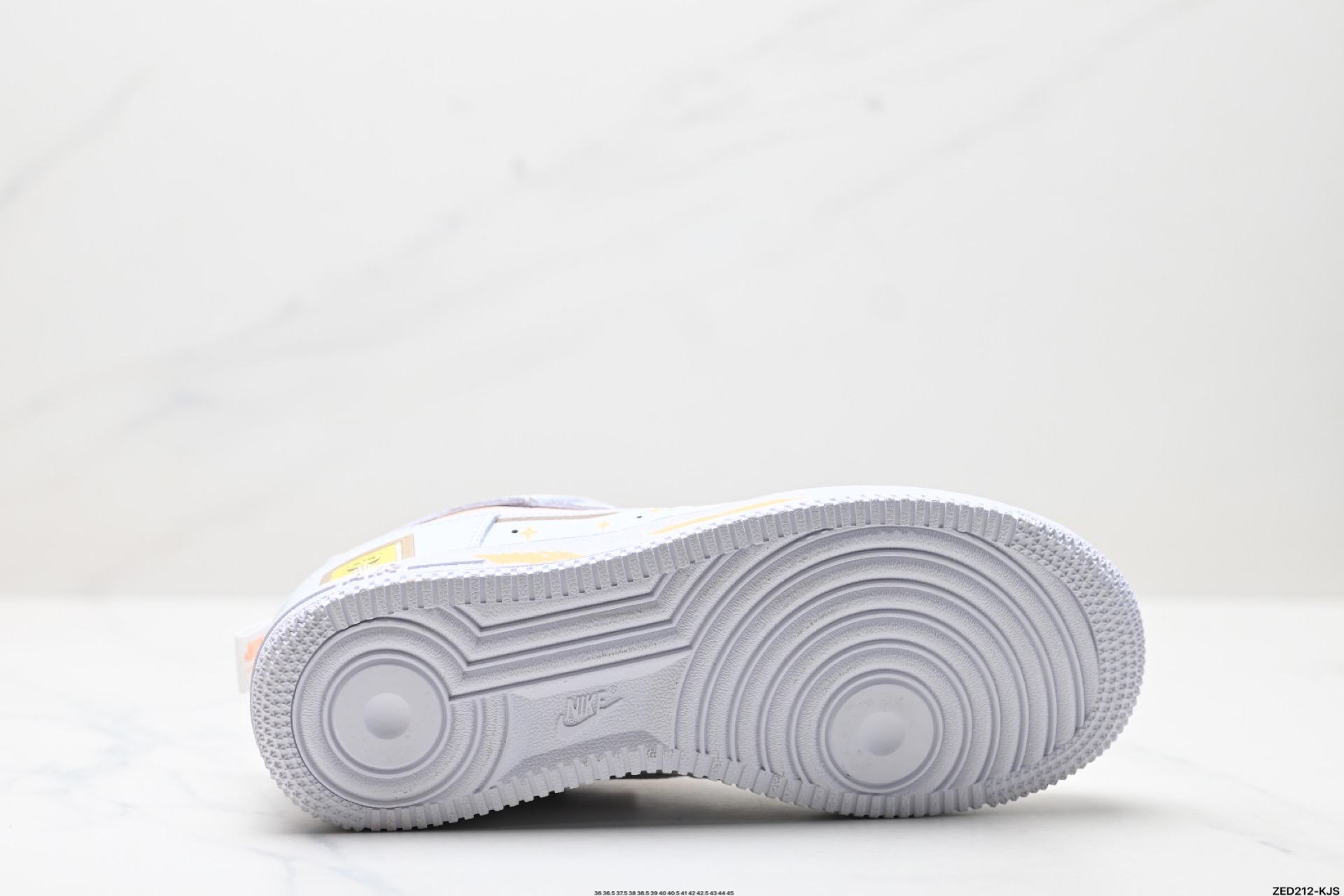 270 NIKE AIR FORCE 1‘07 FB8971-070