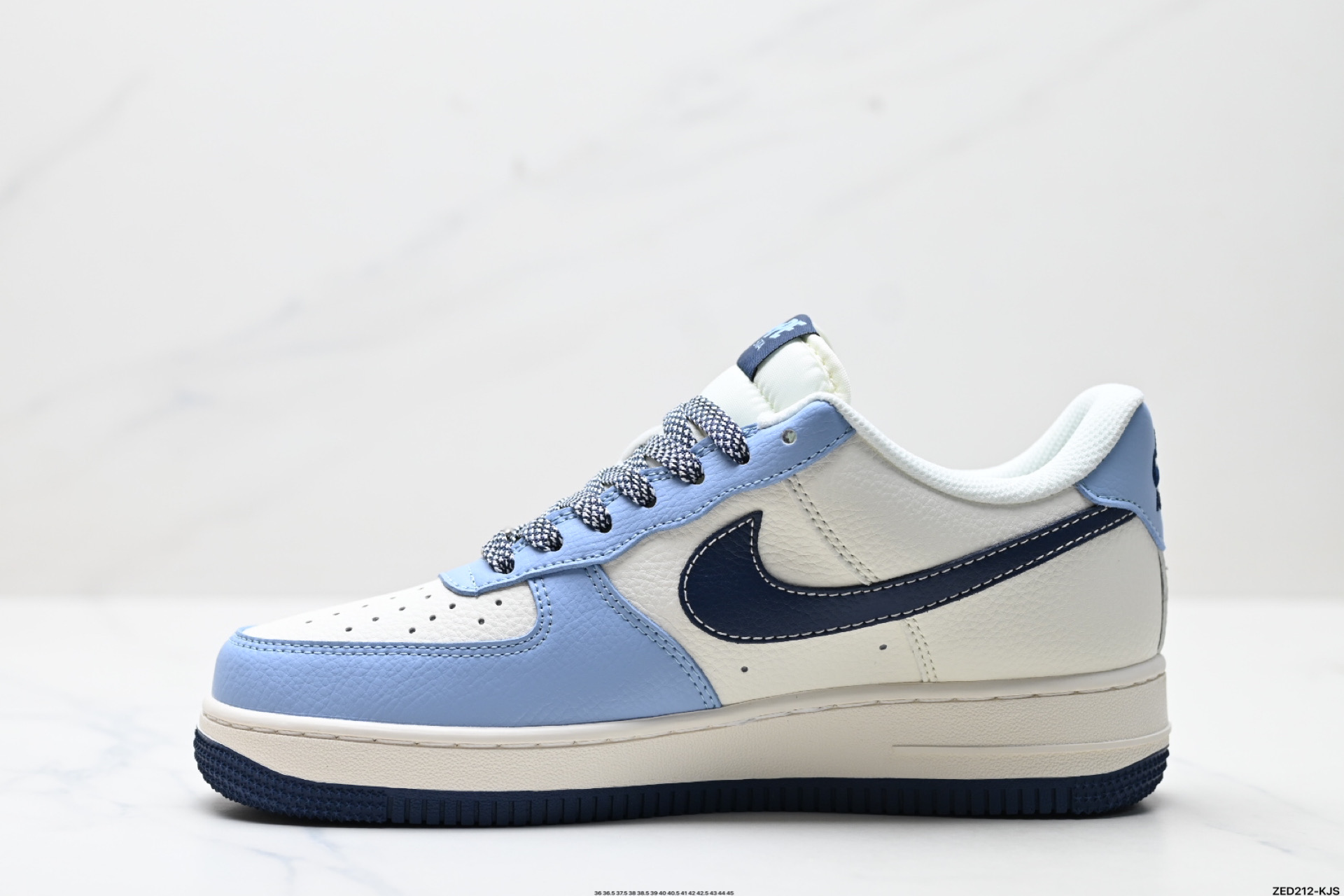 270 NIKE AIR FORCE 1‘07 XS1958-554