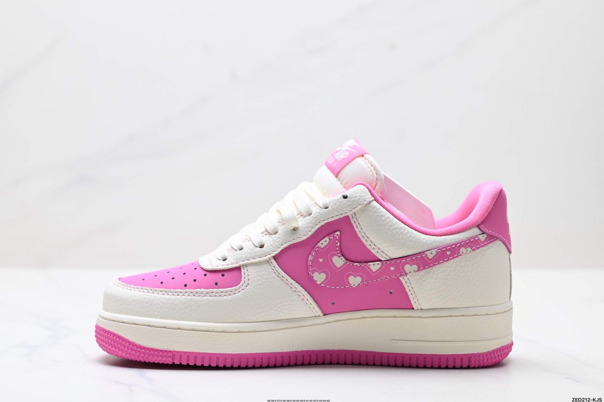 270 NIKE AIR FORCE 1‘07 KK1988-082