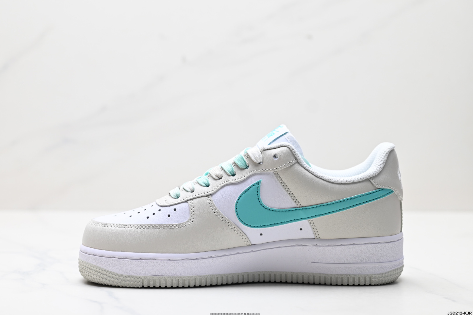 190 NIKE AIR FORCE 1‘07 LZ6699-555
