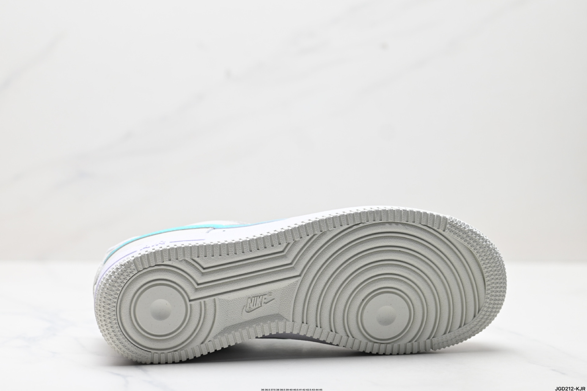 190 NIKE AIR FORCE 1‘07 LZ6699-555