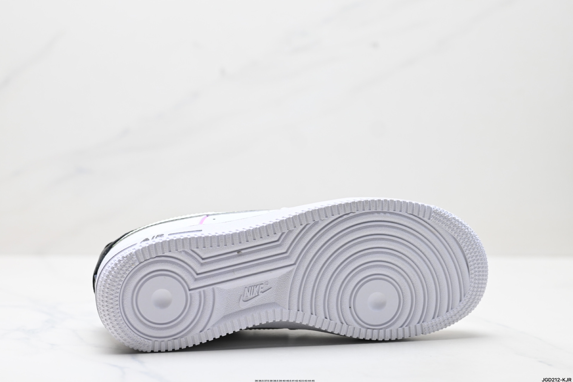 190 NIKE AIR FORCE 1‘07 CT1138-100