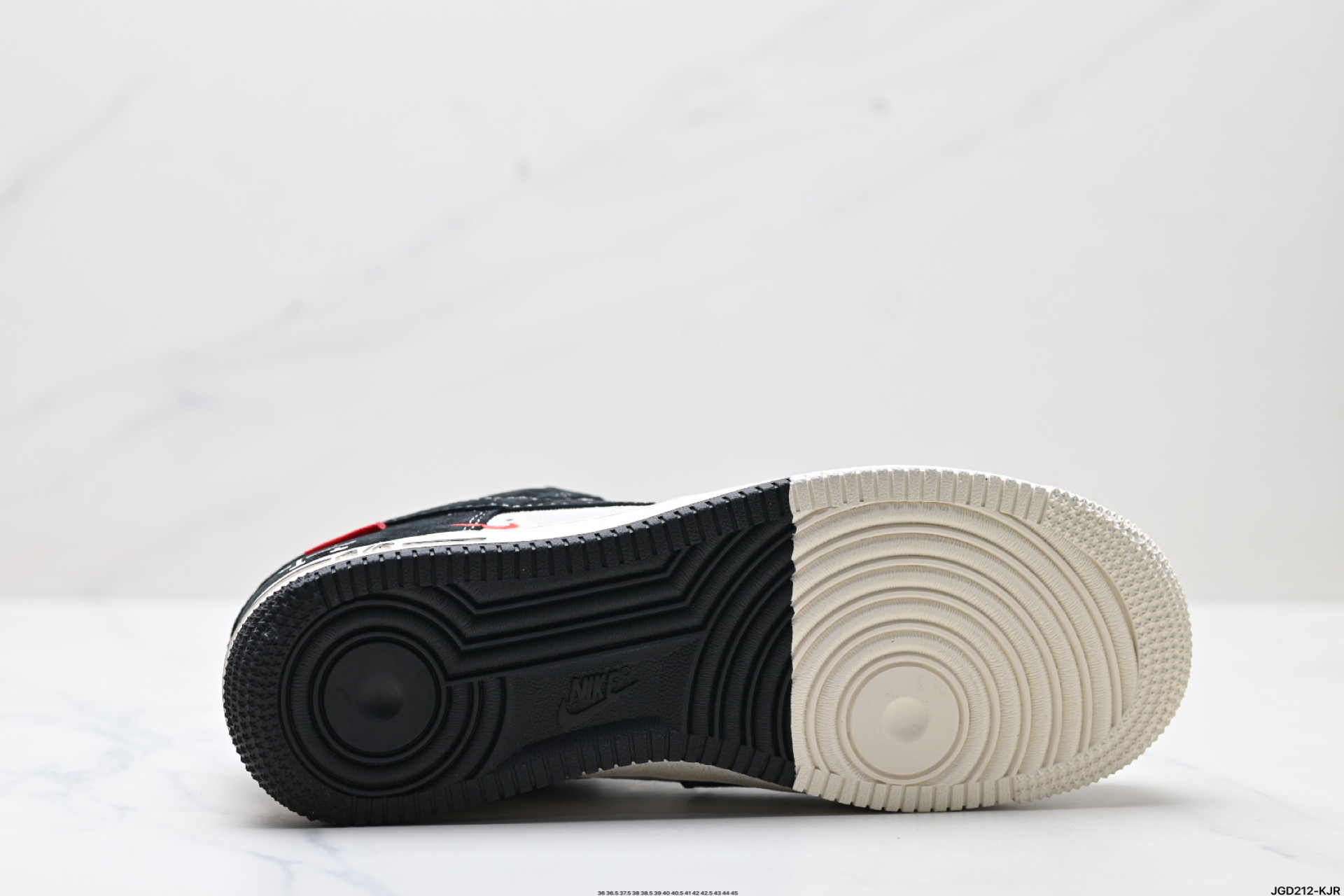 190 NIKE AIR FORCE 1‘07 LV8 SJ6698-019