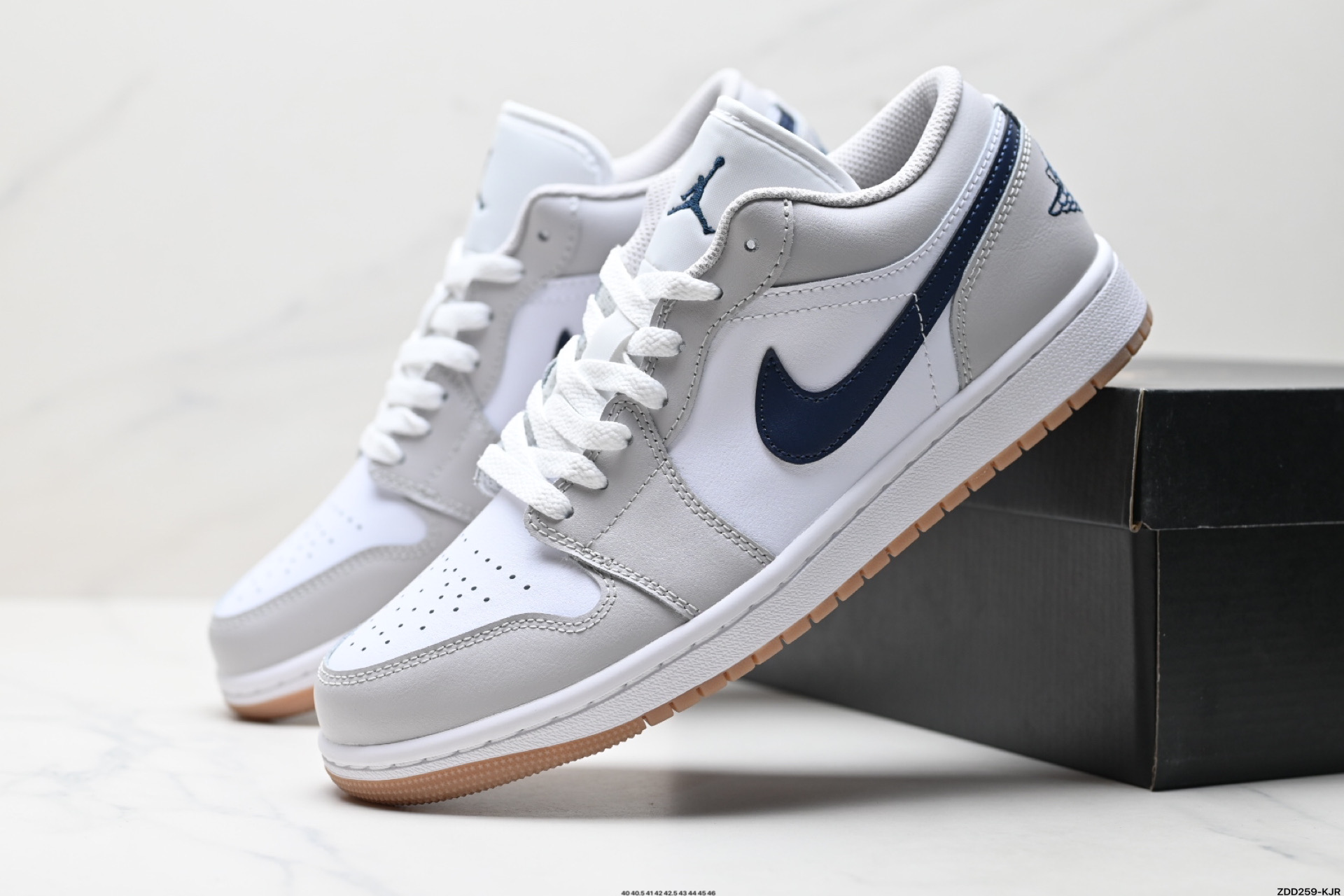 240 Nike Air Jordan 1 Low AJ1乔1低帮休闲板鞋 553558-146