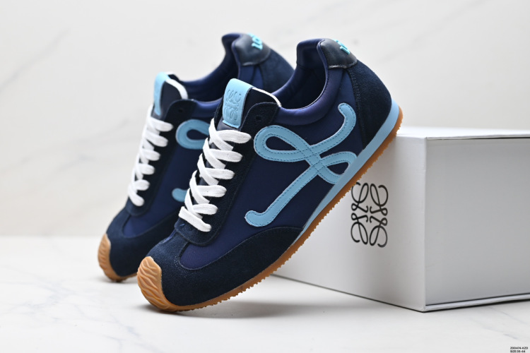 נעלי סניקרס Loewe Ballet Runner 2.0 מעור עגל בעיצוב מודרני ונוחות מקסימלית 1 נעלי סניקרס Loewe Ballet Runner 2.0 מעור עגל בעיצוב מודרני ונוחות מקסימלית