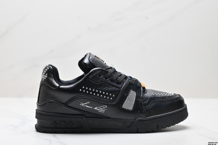 נעלי סניקרס Louis Vuitton Trainer Low שחורות לגברים - נוחות וסטייל 1 נעלי סניקרס Louis Vuitton Trainer Low שחורות לגברים – נוחות וסטייל