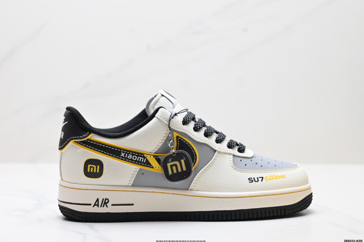 נעלי סניקרס נייקי אייר פורס 1 '07 Xiaomi SU7 Ultra - נוחות וסטייל 1 נעלי סניקרס נייקי אייר פורס 1 ’07 Xiaomi SU7 Ultra – נוחות וסטייל