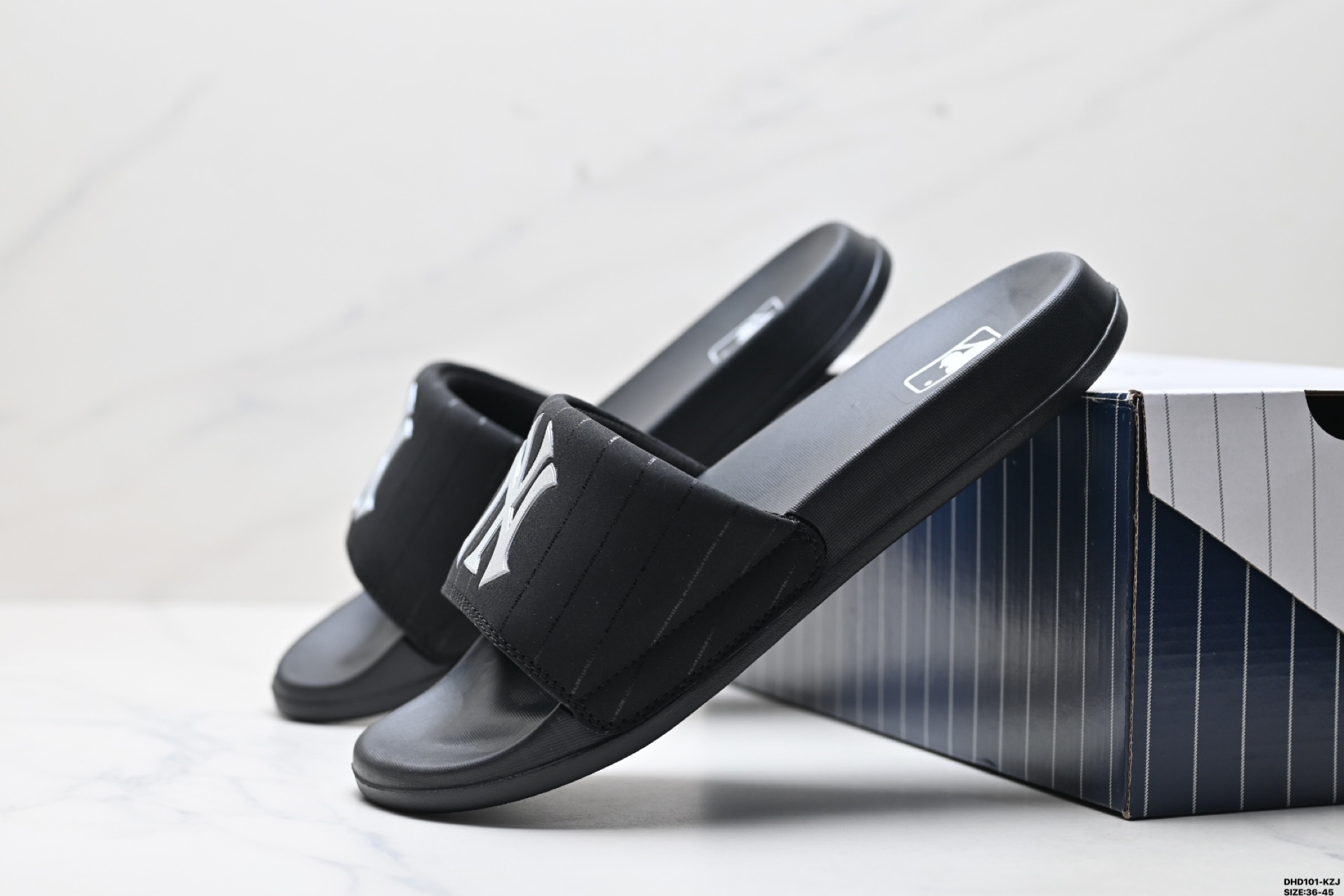 90 MLB Major League Basebal Slipper 休闲时尚 橡胶底 拖鞋 32SHH2111-07N