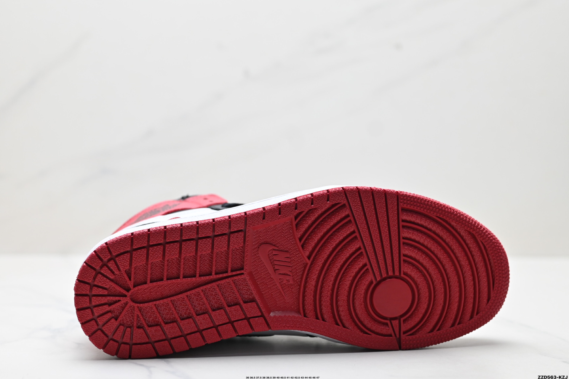 260 Nike Air Jordan 1 Retro High AJ1代迈克尔·乔丹高帮耐克经典复古百搭休闲文化运动篮球鞋 555088-125