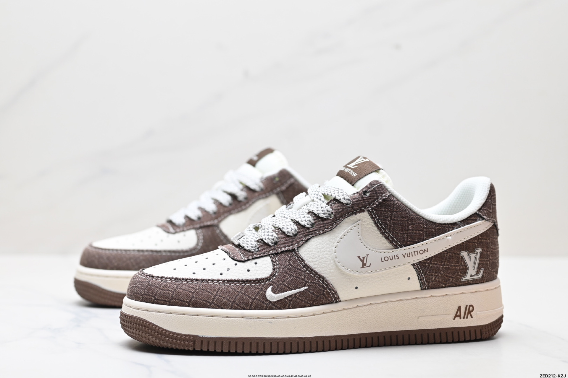 270 NIKE AIR FORCE 1‘07 LV8 XS1958-552