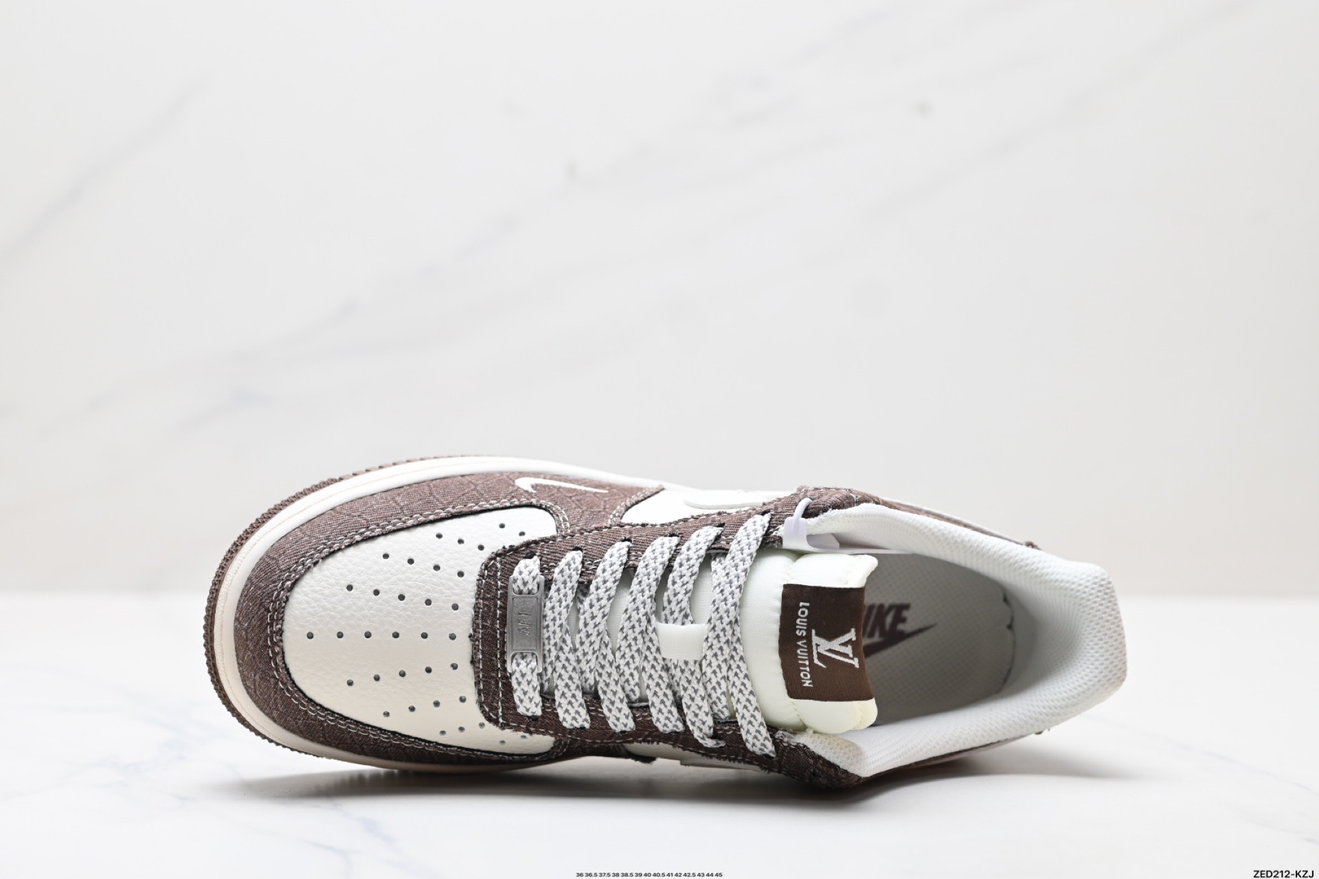 270 NIKE AIR FORCE 1‘07 LV8 XS1958-552